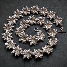 Load image into Gallery viewer, Jugendstil Art Deco Ahornblatt Collier Kette 925 Silber Handarbeit alt antik S
