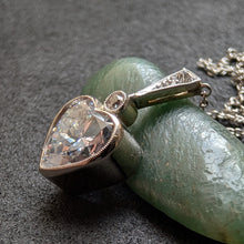 Lade das Bild in den Galerie-Viewer, Art Deco Herz Collier 18k 750 Gold Platin Diamant Kette alt c. 1920 S
