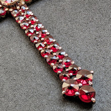 Load image into Gallery viewer, Kreuz Anhänger Silber vergoldet Granat alte Silberschmiedearbeit Tracht S
