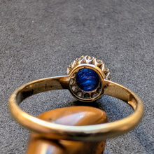 Load image into Gallery viewer, Target Ring 18k 750 Gold blauer Saphir Cabochon Diamant alt c. 1900 RG 55 S

