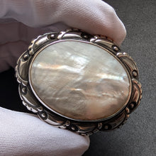 Lade das Bild in den Galerie-Viewer, Jugendstil Brosche 900 Silber RBH Rasmus Björn Halvordersen Perlmutt alt antik c. 1920
